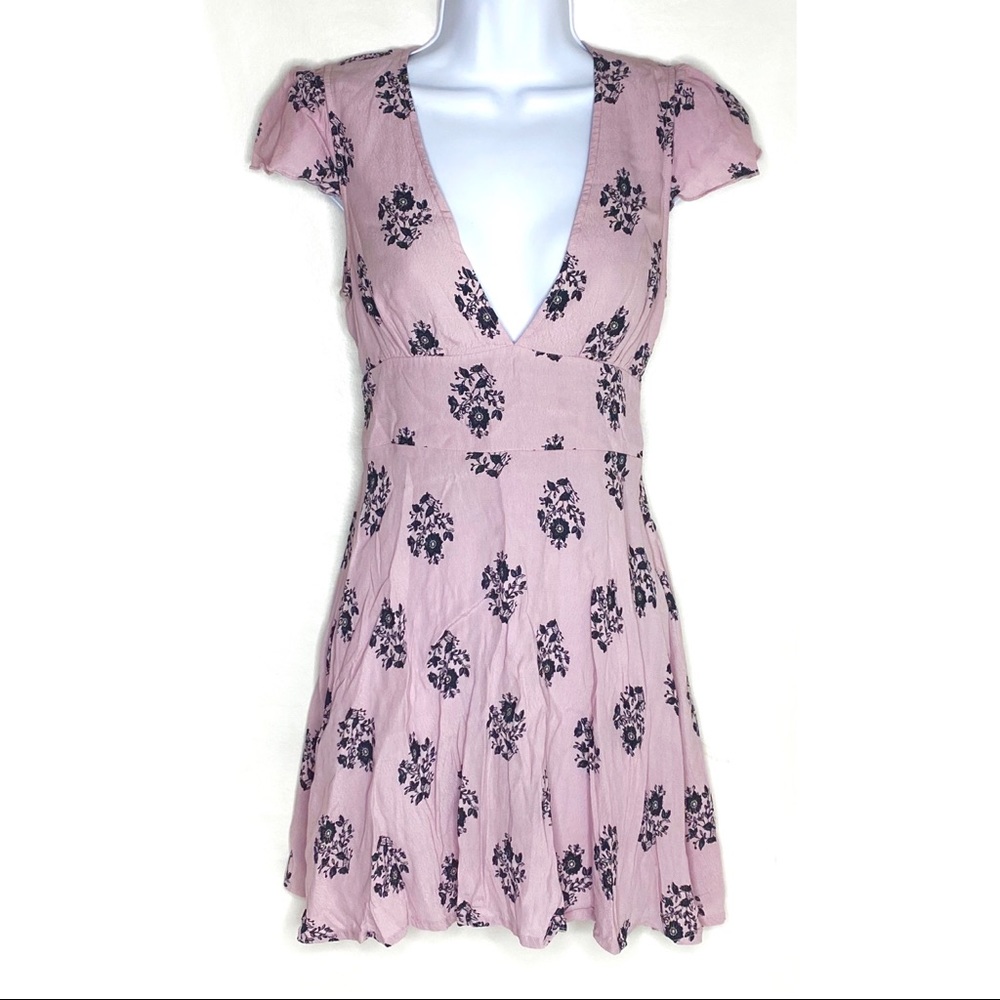 Sunday Best Rand Lilac Floral Mini Deep V Dress